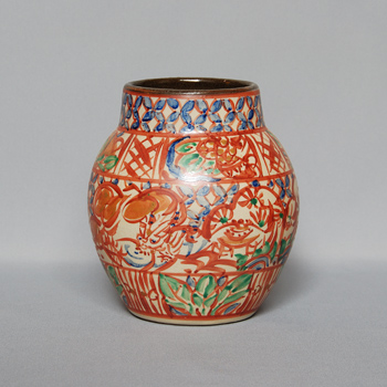 小橋川永昌（二代目仁王）赤絵壺一等彫刻の紋様