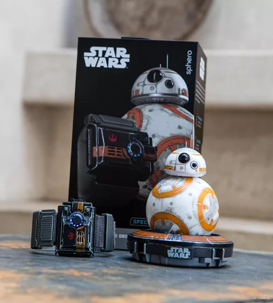 FORCE BAND WITH SPECIAL EDITION BATTLE WORN BB-8 | The Toy Insider