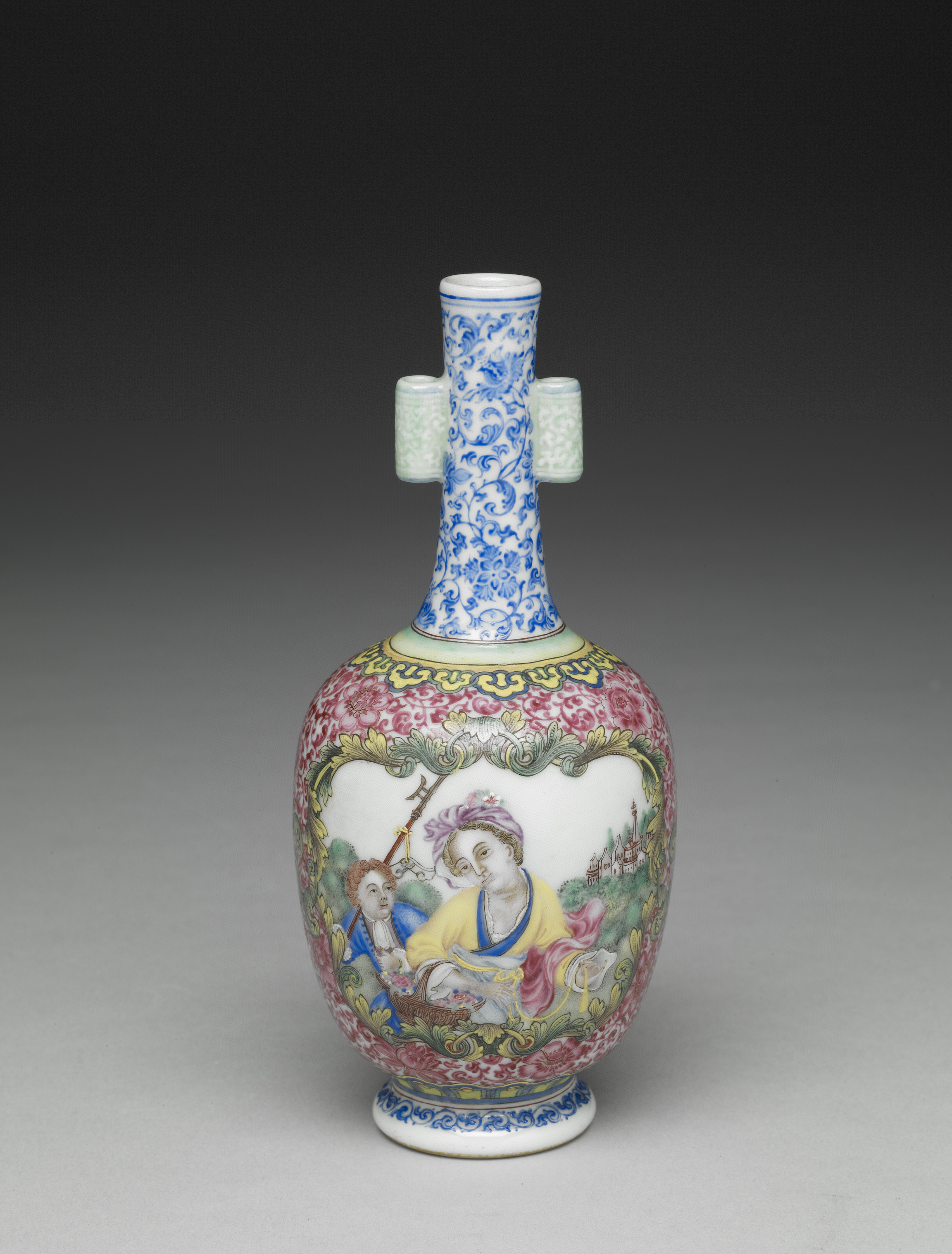 国立故宮博物院 3D文物鑑賞-3D文物-清 乾隆 琺瑯彩錦地開光西洋人物貫耳瓶