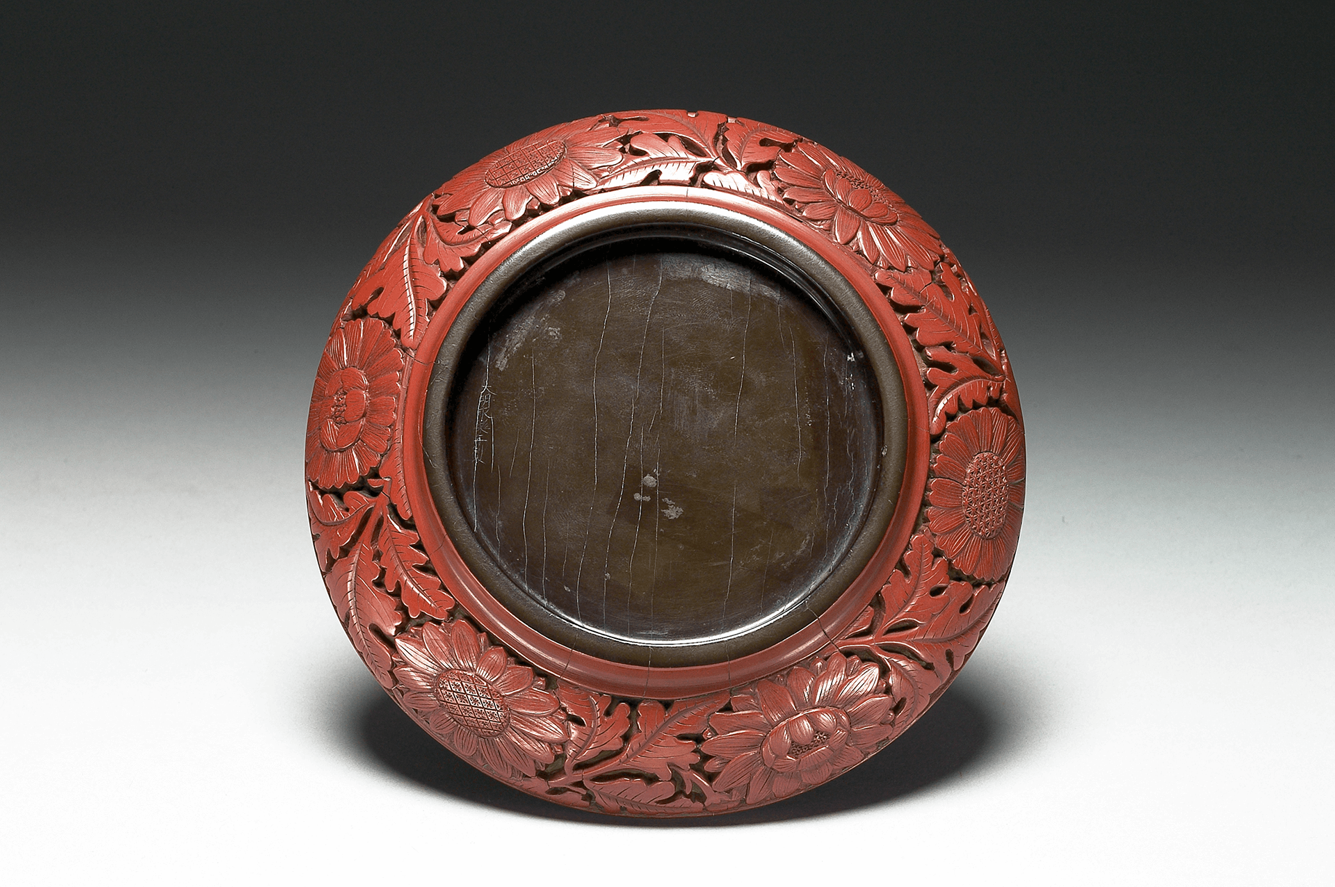 国立故宮博物院 3D文物鑑賞-3D文物-明 剔紅菊花円盤