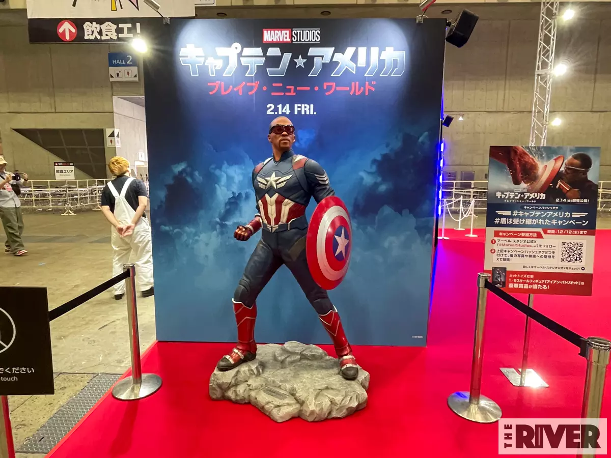 東京コミコン2024」キャプテン・アメリカのフォトスポット登場 ─ 盾を