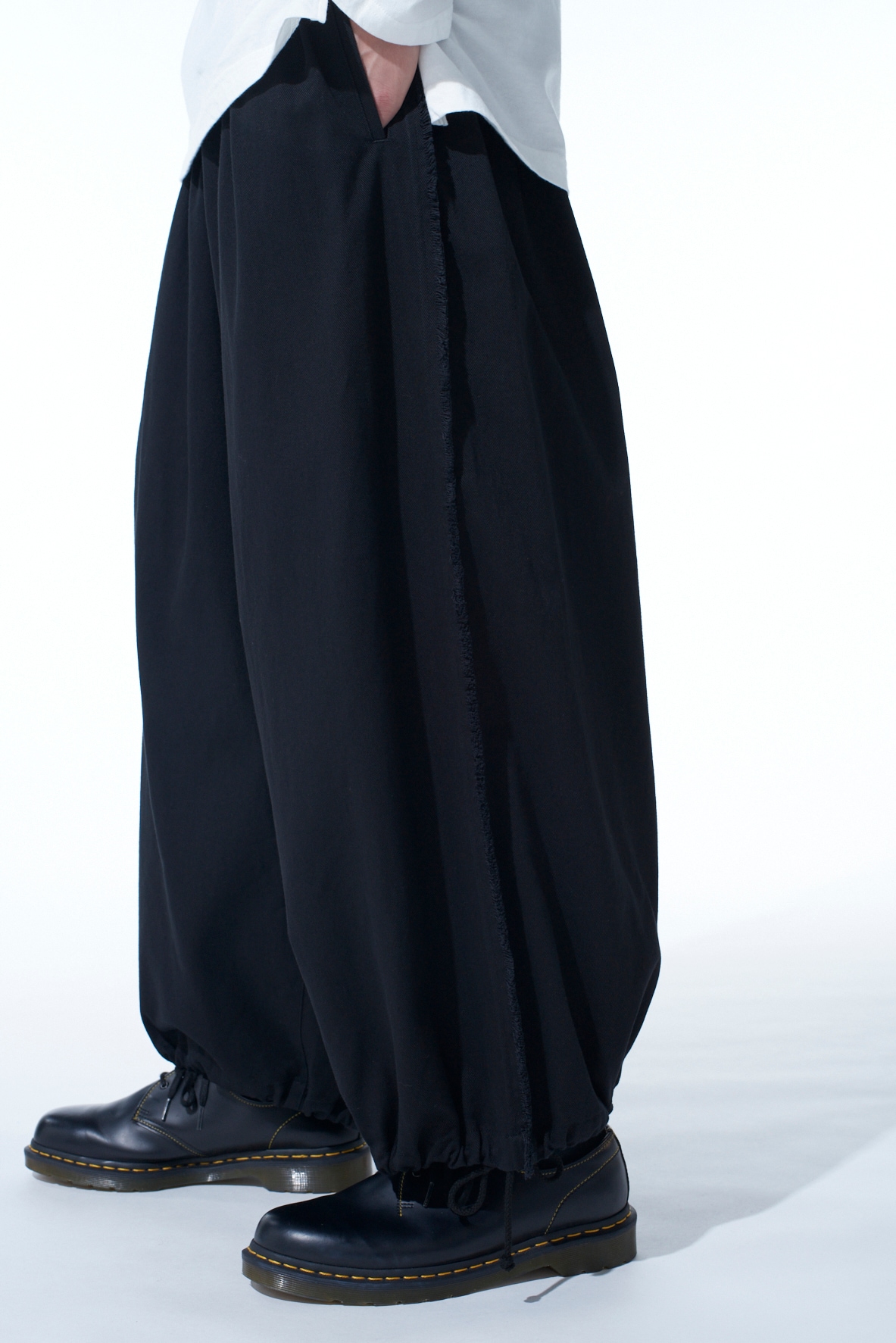 COTTON DRILL CUT-OUT BALLOON PANTS(S Black): S'YTE｜THE SHOP YOHJI