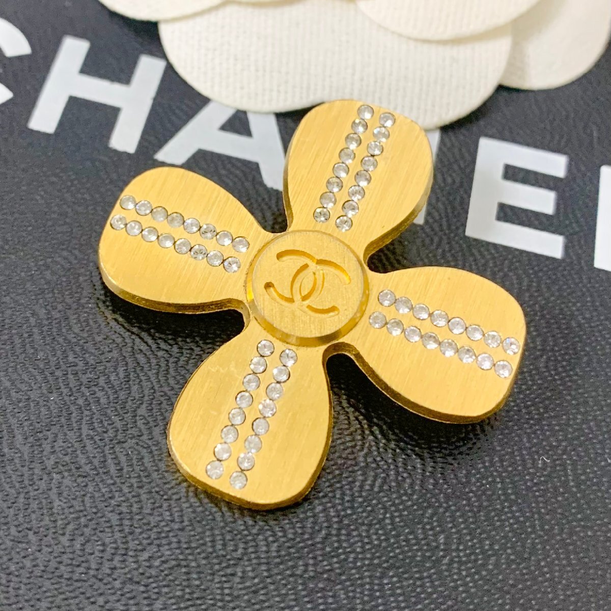 CHANEL シャネル ゴールド ココマーククローバーラインストーン