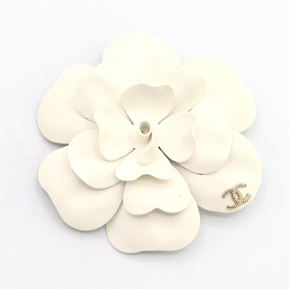 CHANEL 花型ブローチ ホワイト