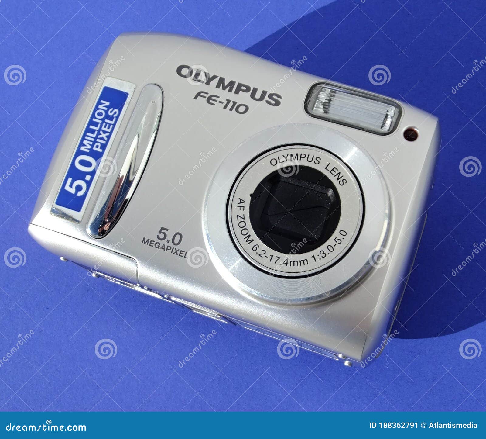 Olympus Fe 110 - Vintage Digital Camera Editorial Photo - Image of