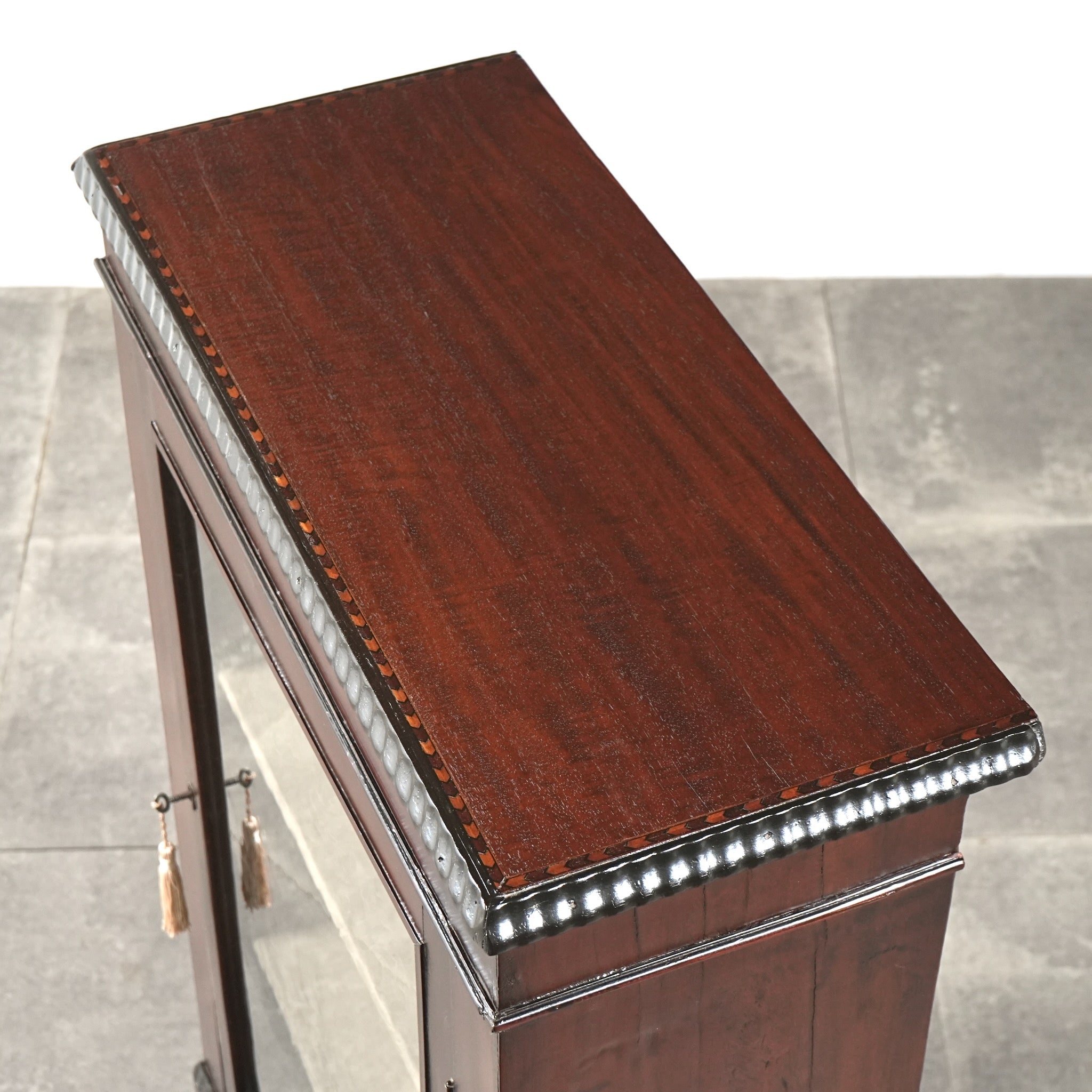 イギリスアンティーク ガラスキャビネット – TIME HYPE