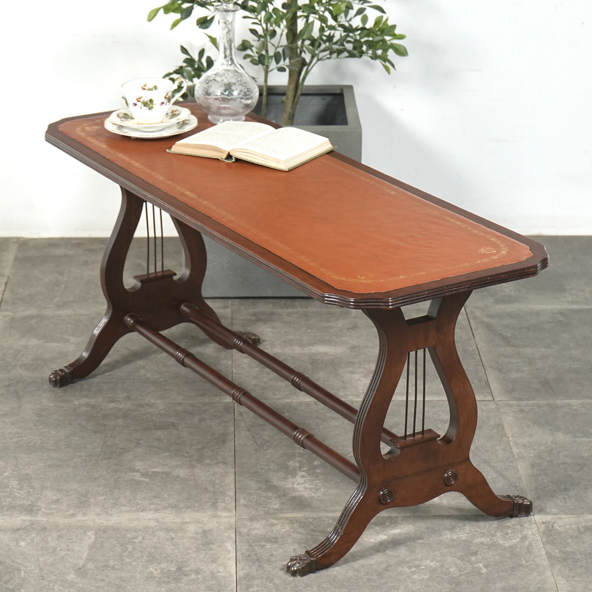 英国クラシック ヴィンテージ レザートップ ローテーブル – TIME HYPE