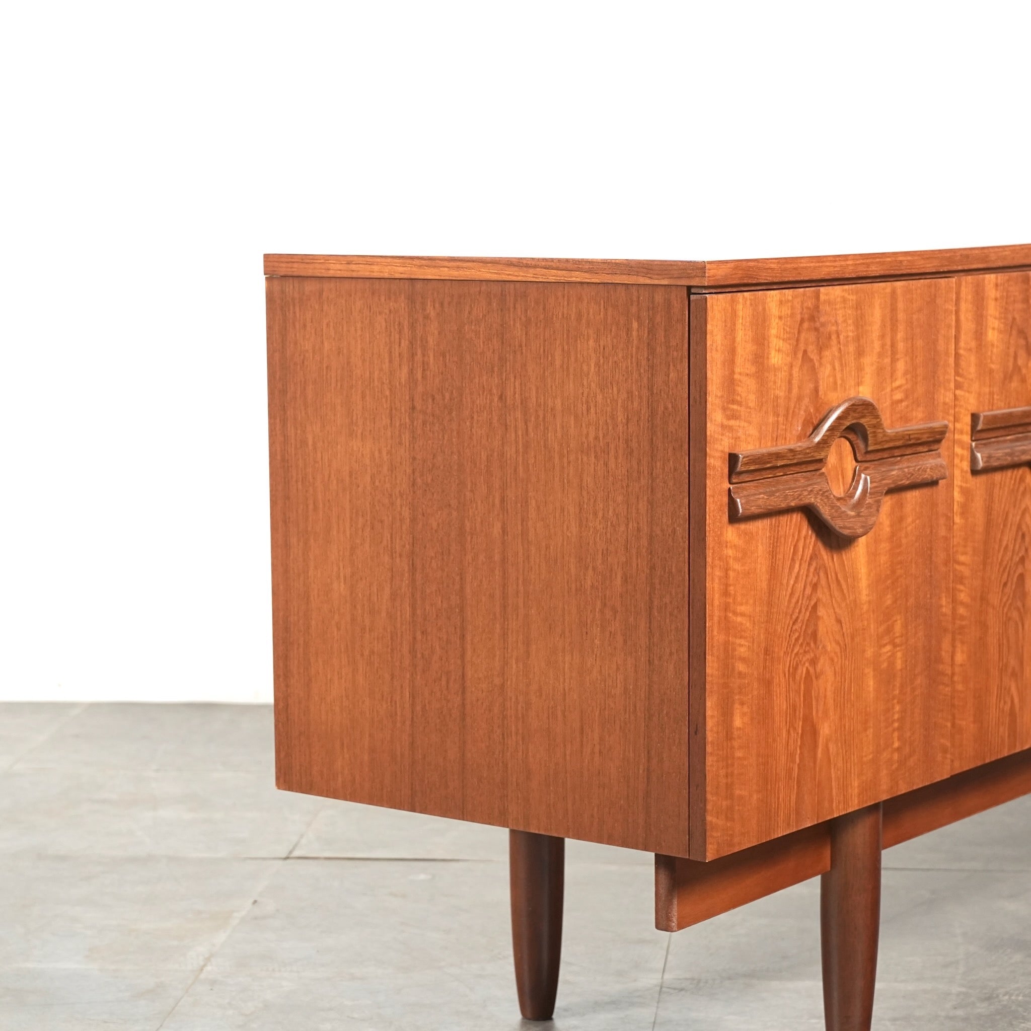 送料込価格 英国 イギリス アンティーク サイドボード ビンテージ