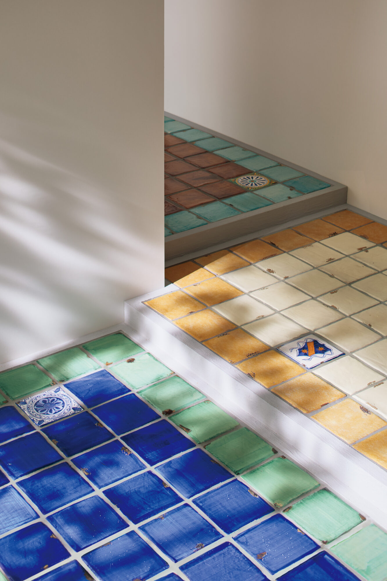 ブルーノッテ200 | Antique | BISCUIT | tiles by HiRATA TILE | 新築