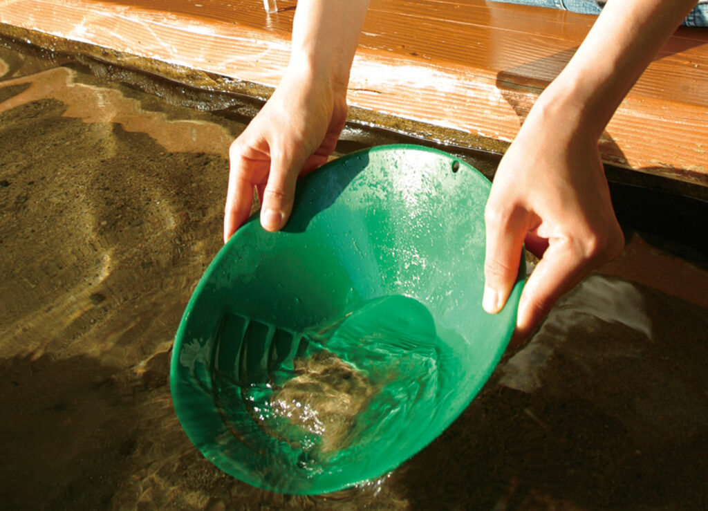 佐渡西三川ゴールドパーク】砂金を採って一攫千金！？金の体験型資料館