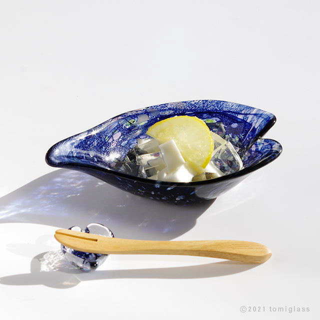 骨董 時代ガラス 霰プレス 三ツ脚付き フリル 平鉢 菓子鉢 コンポート