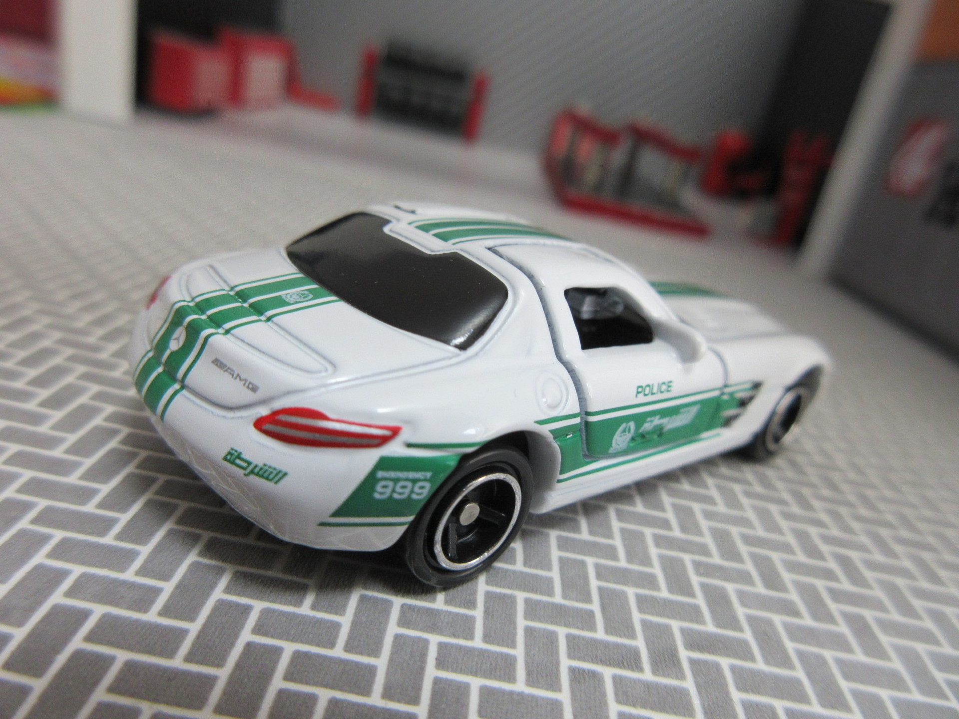オリジナルトミカ メルセデスベンツ SLS AMG ドバイ警察仕様
