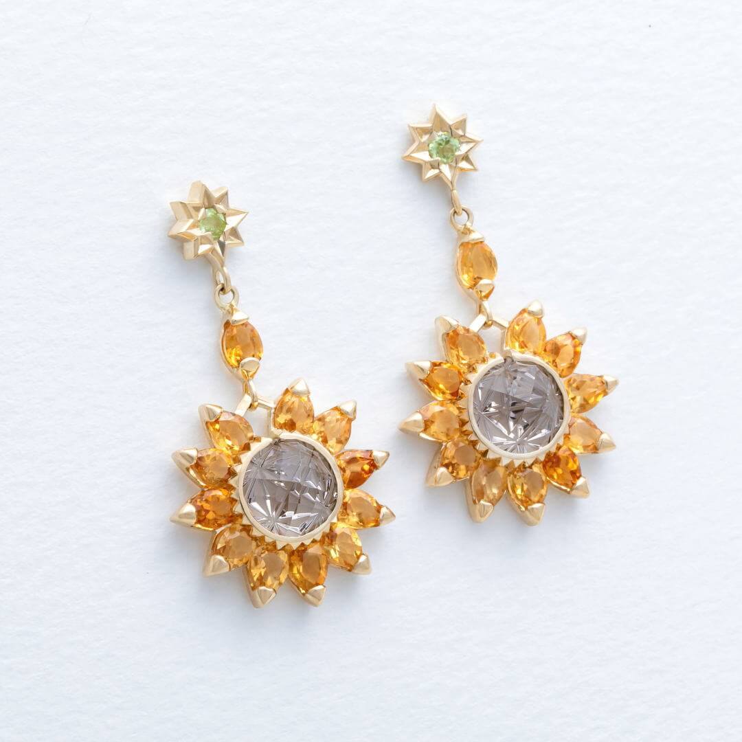 ひまわり揺れるK18シトリンピアス｜甲州貴石切子スモーキークォーツ