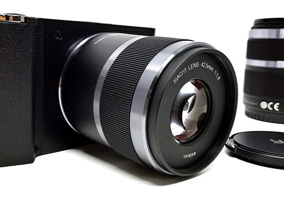 ミラーレス一眼カメラ「Xiaomi YI Digital Camera M1」小型・軽量で