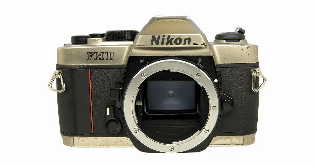 超美品 NIKON FM10 フィルムカメラ モルト新品交換済 B688