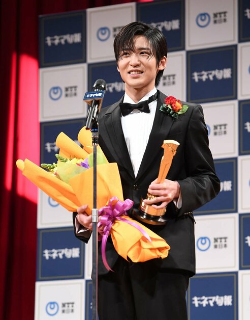 Snow Man 目黒蓮が新人俳優賞 メンバーと〝全身〟で喜びを分かち合う