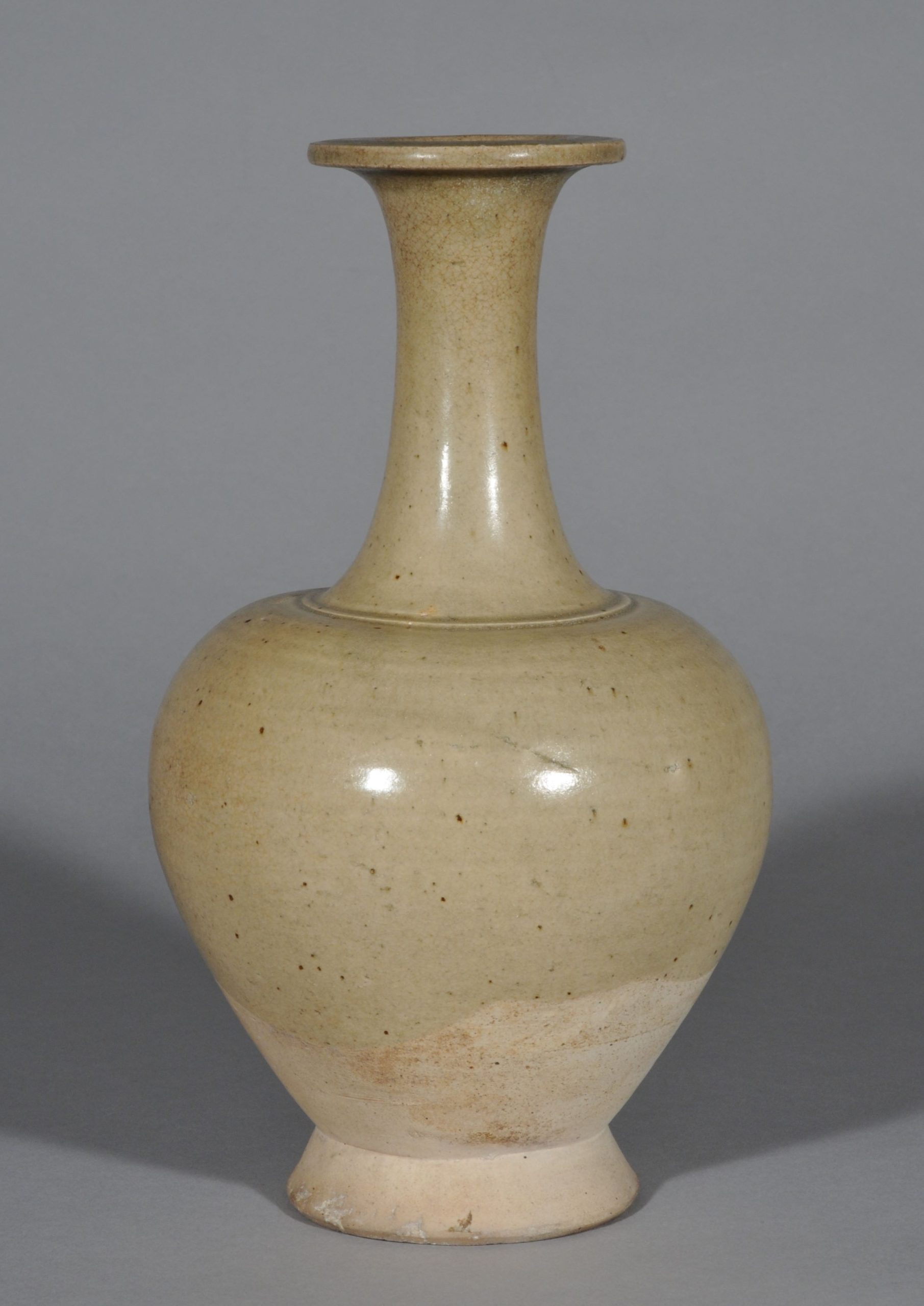 白磁長頸瓶 - 常盤山文庫