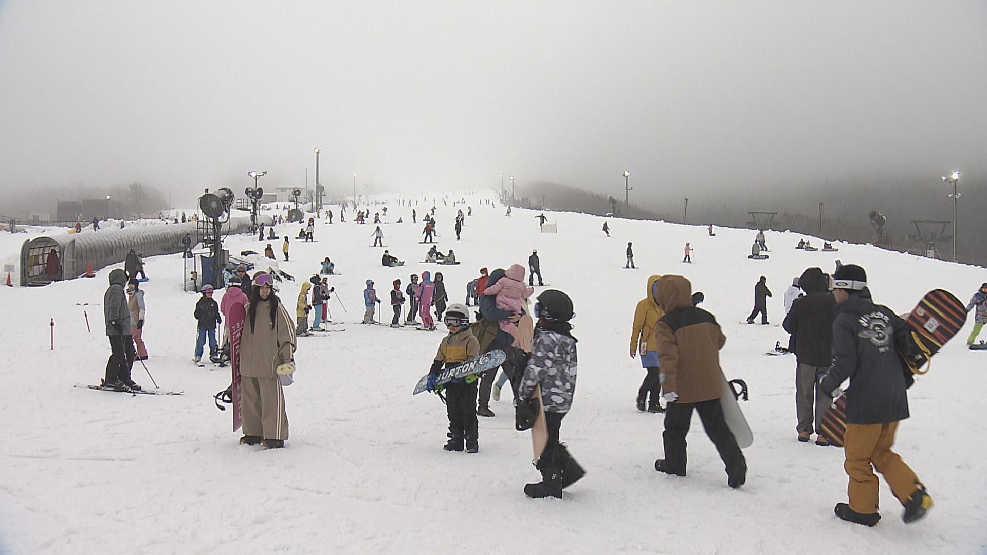 画家北村直登さんと九州電力が「カーボンニュートラル」テーマの作品展