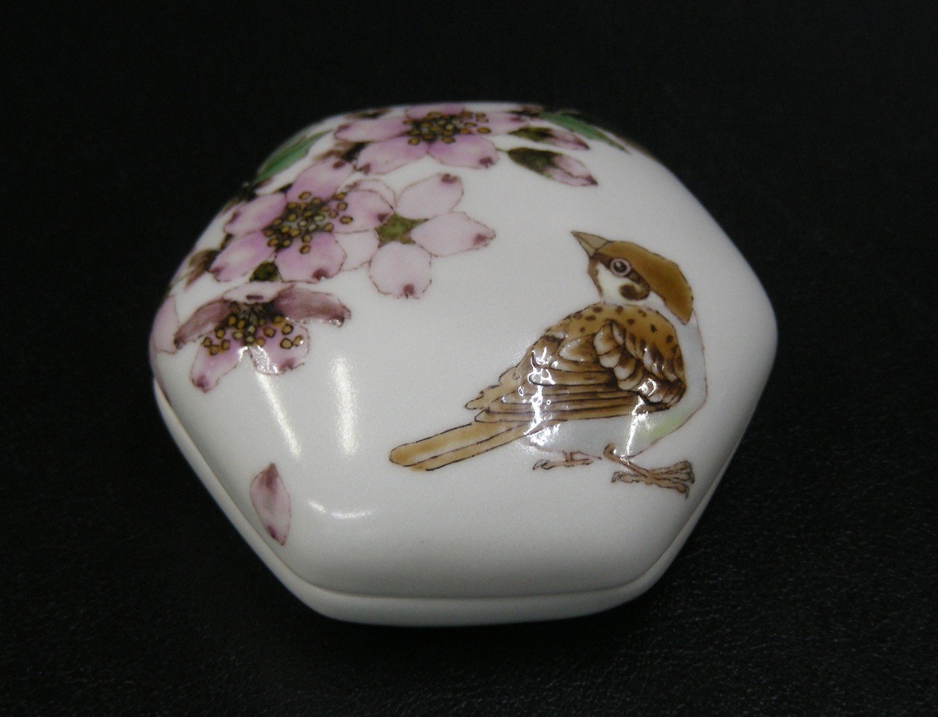 色絵磁器細密緒締め玉 【公式通販】