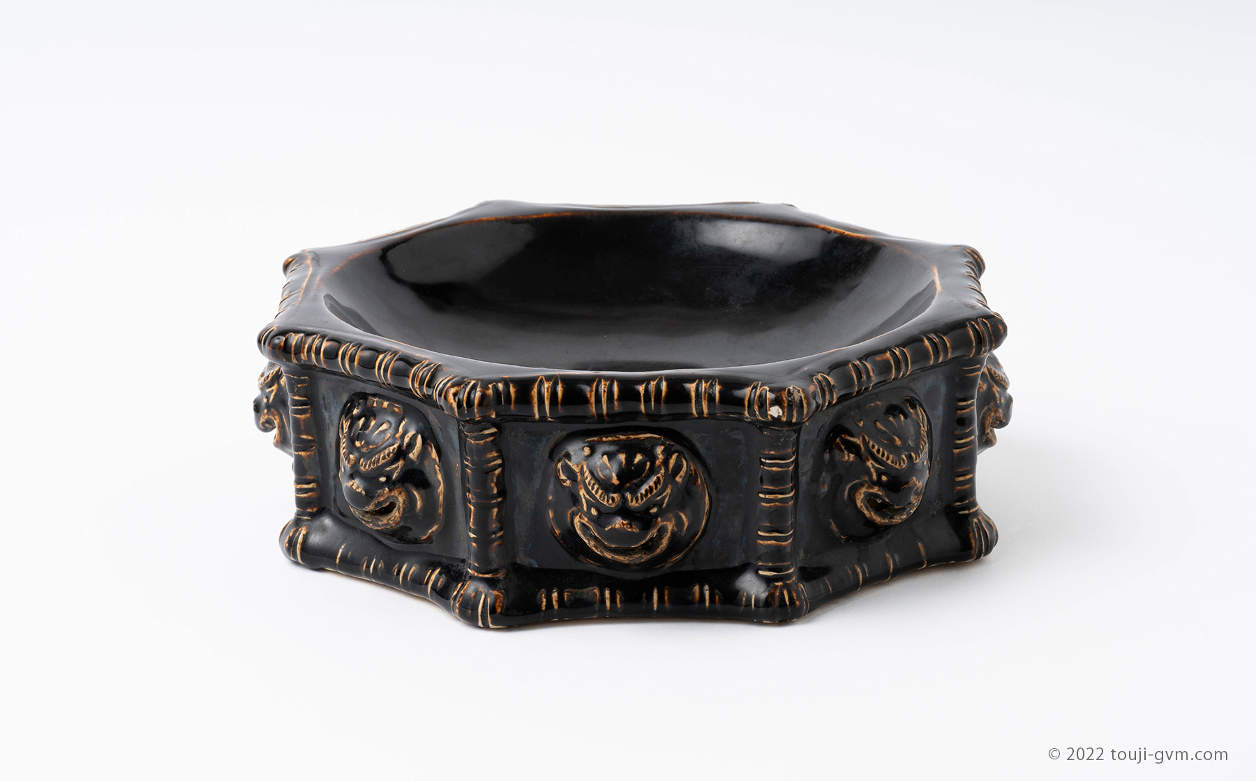 定窯 黒釉獅子文大硯 – Ding ware Inkstone | 陶磁オンライン美術館ー