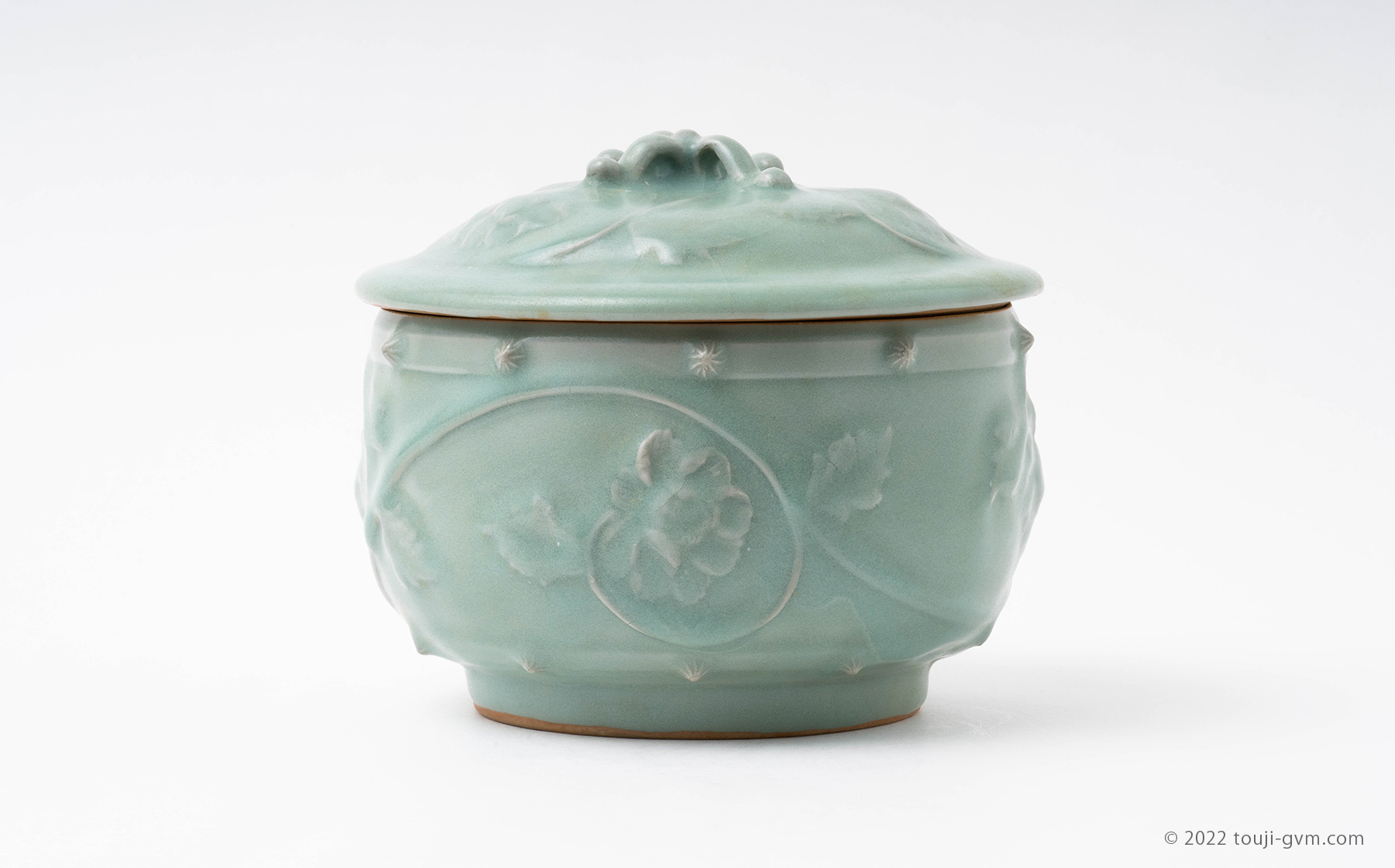龍泉窯 青磁陽刻牡丹唐草文大罐 – Celadon Jar | 陶磁オンライン美術館