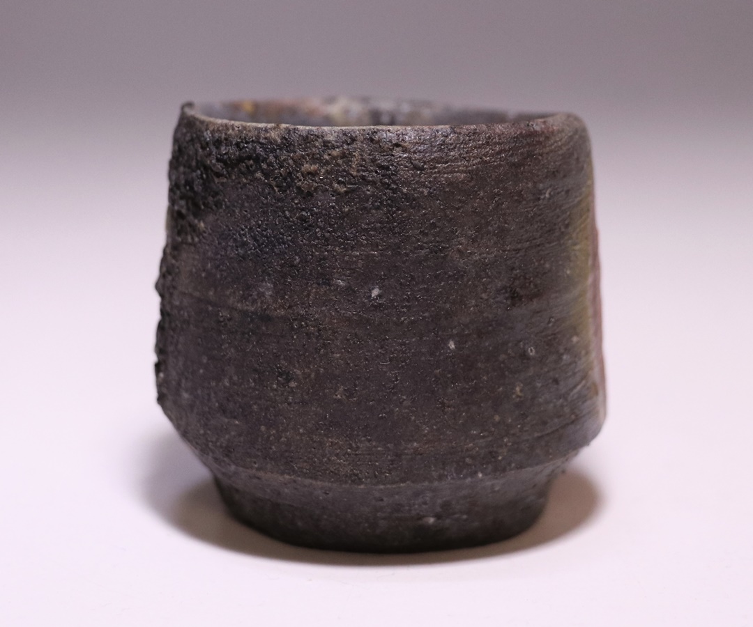 備前焼 小山末廣作 「備前窯変ぐい呑」 陶印有り 小山末廣 作 「備前窯