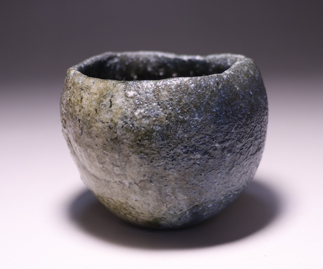 伊勢崎晃一朗 作 「引出黒酒呑」 ～備前焼専門卸小売店 川口陶楽苑～