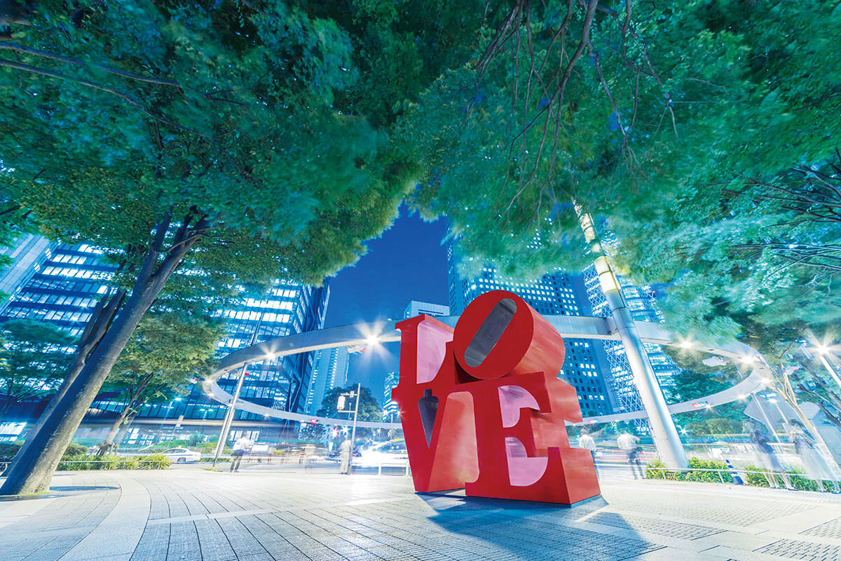実は世界中にあるって知ってた？新宿アイランドタワー「LOVE」の