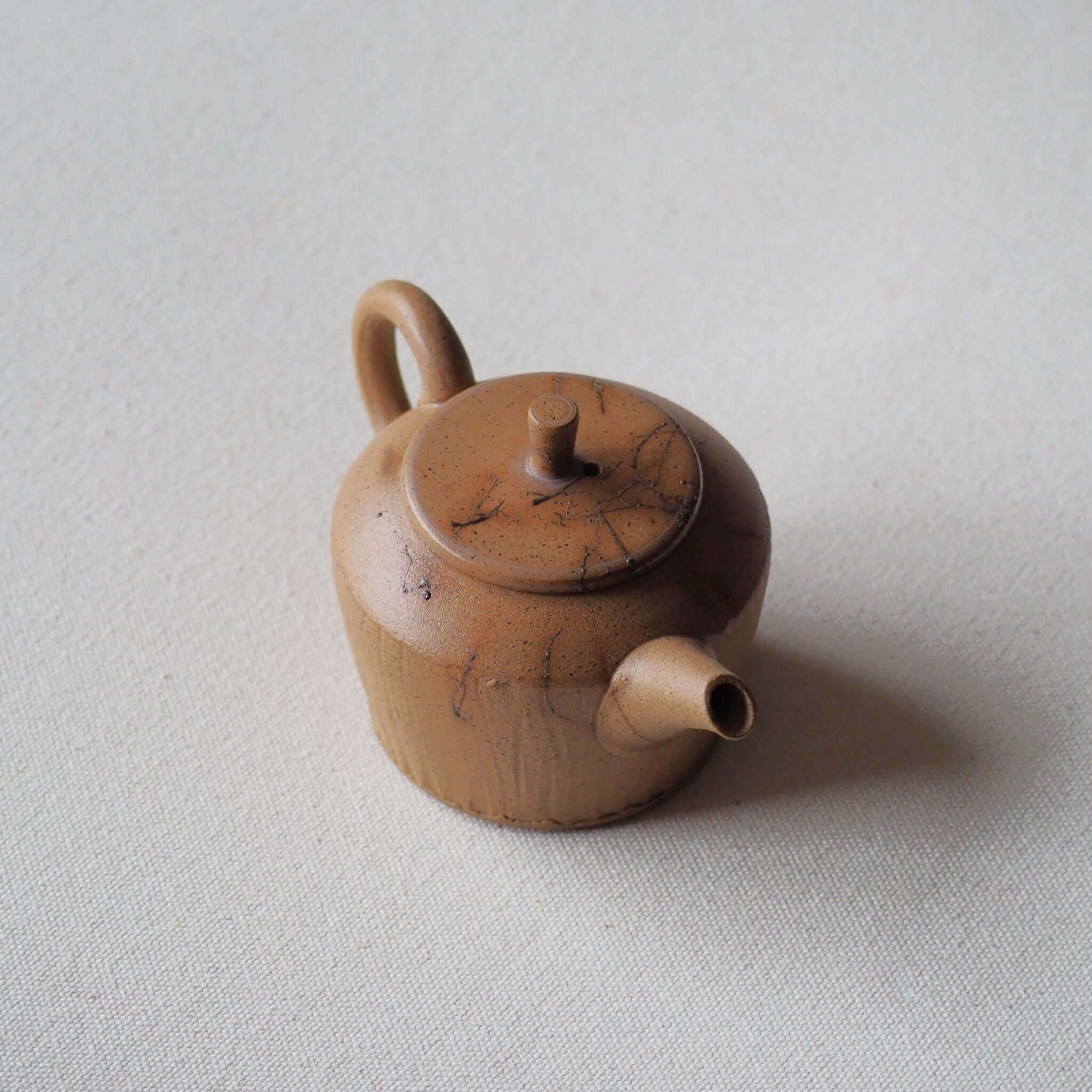 常滑焼 甚秋陶苑(伊藤成二)作 茶藻掛け茶壺 横型 [東山