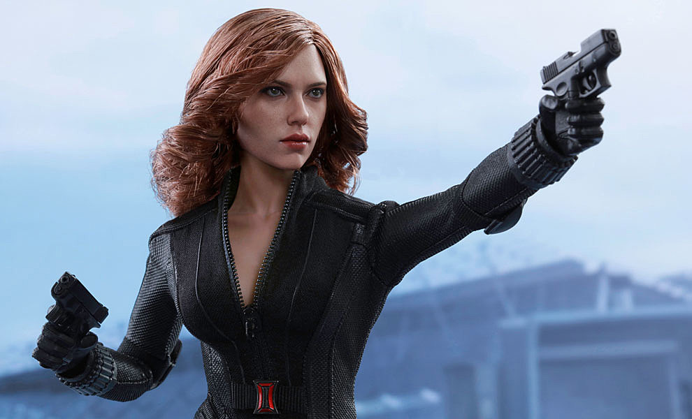 Black Widow's New Hot Toys Figure Brings Another Insect Friend