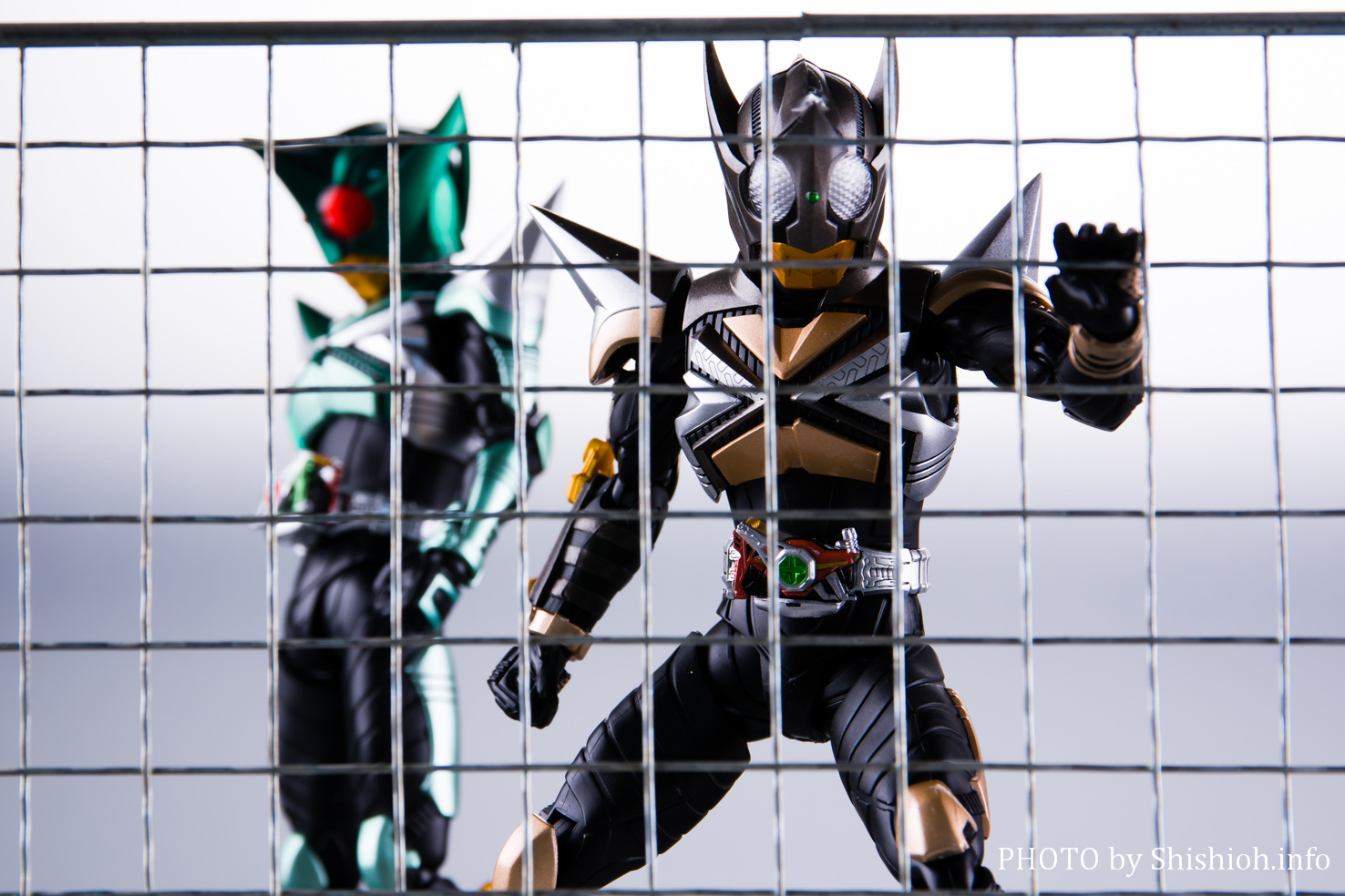 真骨彫製法 S.H.フィギュアーツ 仮面ライダーキックホッパー パンチ