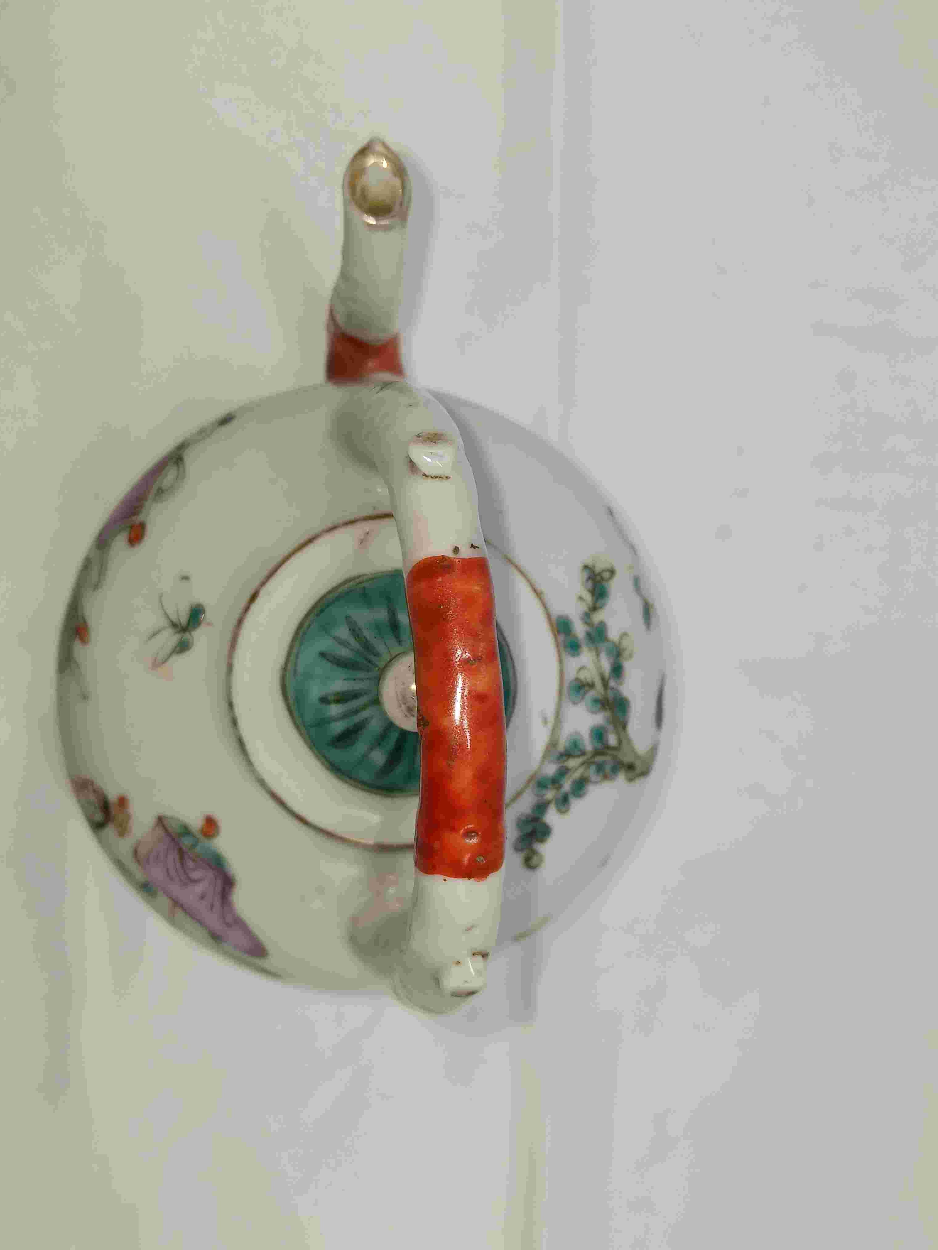 中国,同治時代の陶器容器 麒麟送子図 清代同治粉彩麒麟送子图案提梁瓷