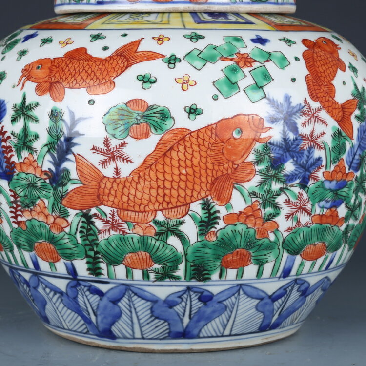 ◇旧蔵◇古美術 中国古玩 大明嘉靖年製款 五彩荷叶魚藻紋盖罐 時代物 A35