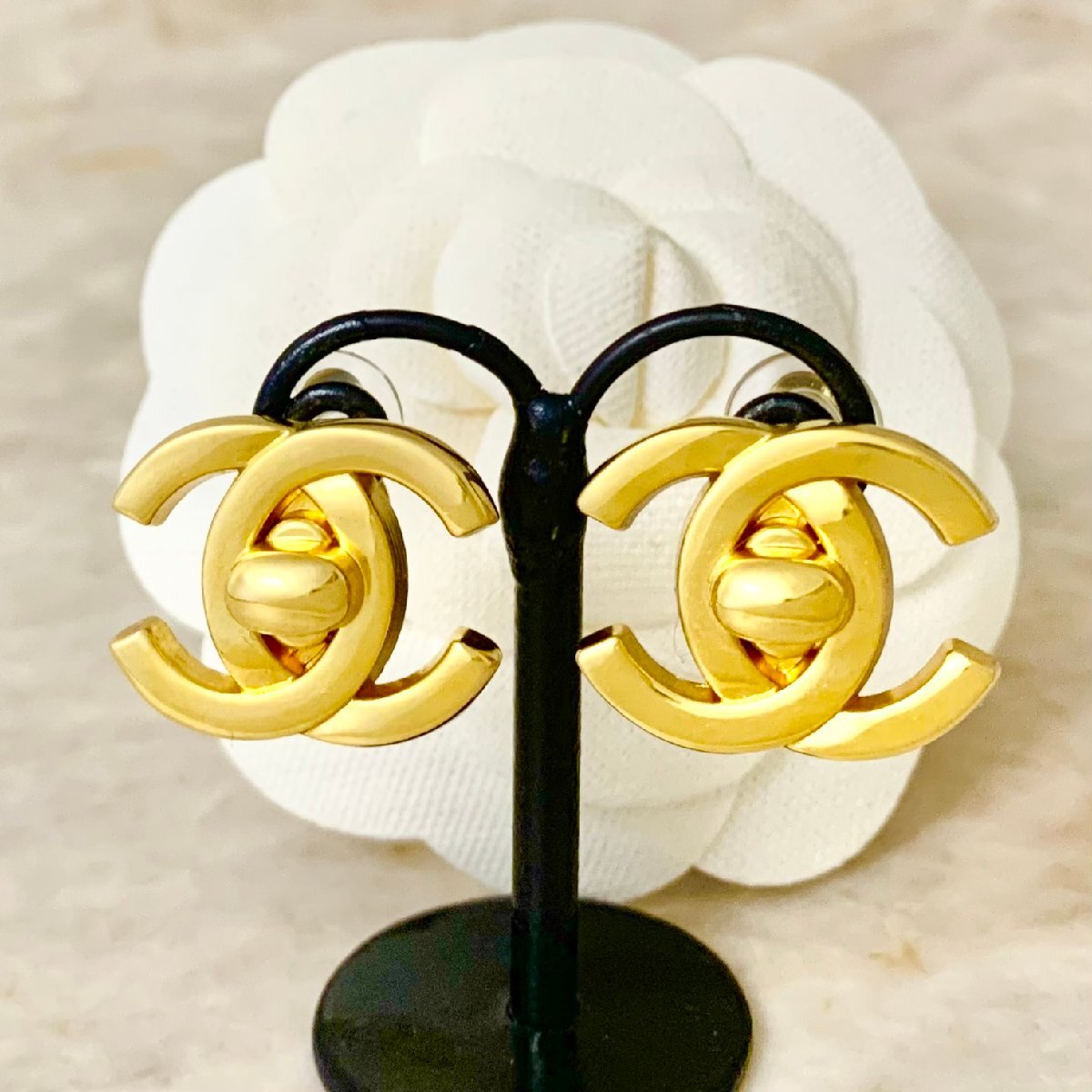 楽天市場】シャネル ターンロック イヤリングの通販