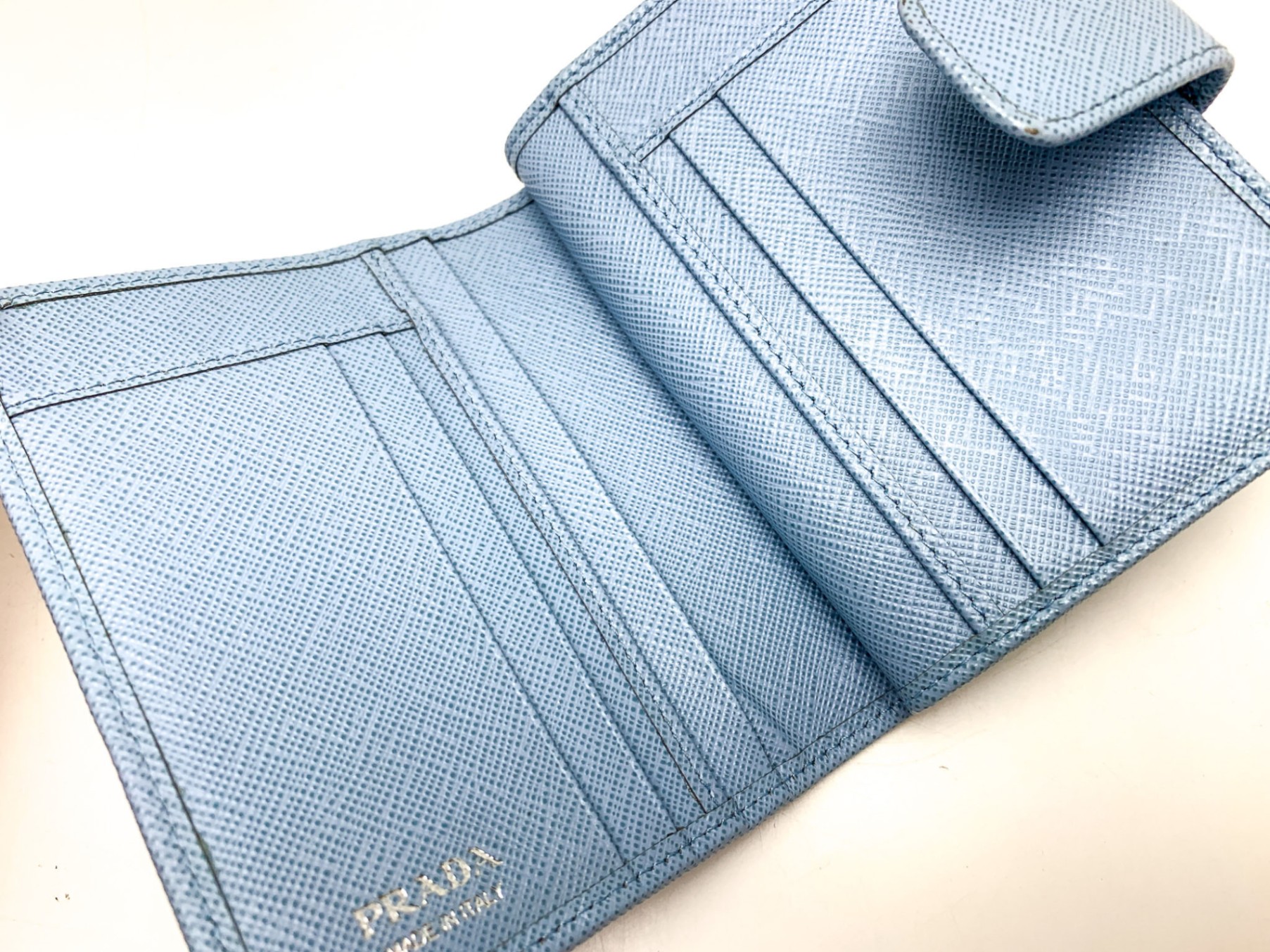 PRADA プラダ 二つ折り 財布 サフィアーノ ブルー 【公式通販】