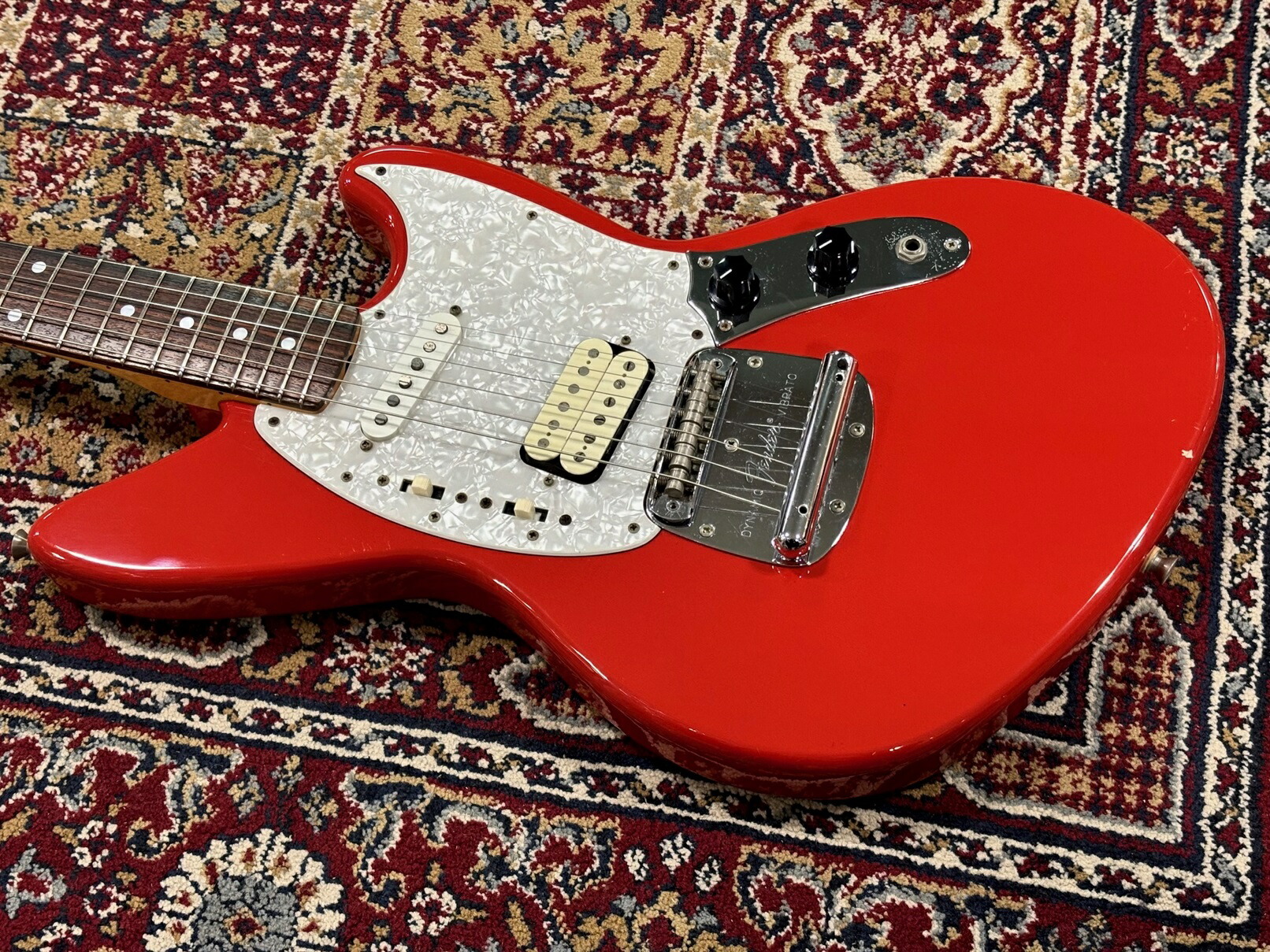 fender カートコバーン／シグネイチャーモデル。1998年11月製