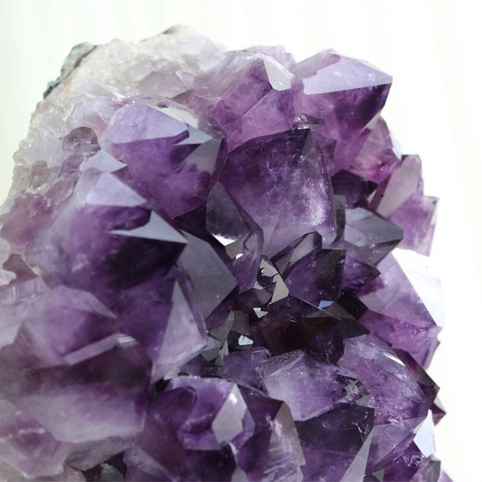 楽天市場】特大 アメジスト クラスター 約10.33キログラム 木製台座