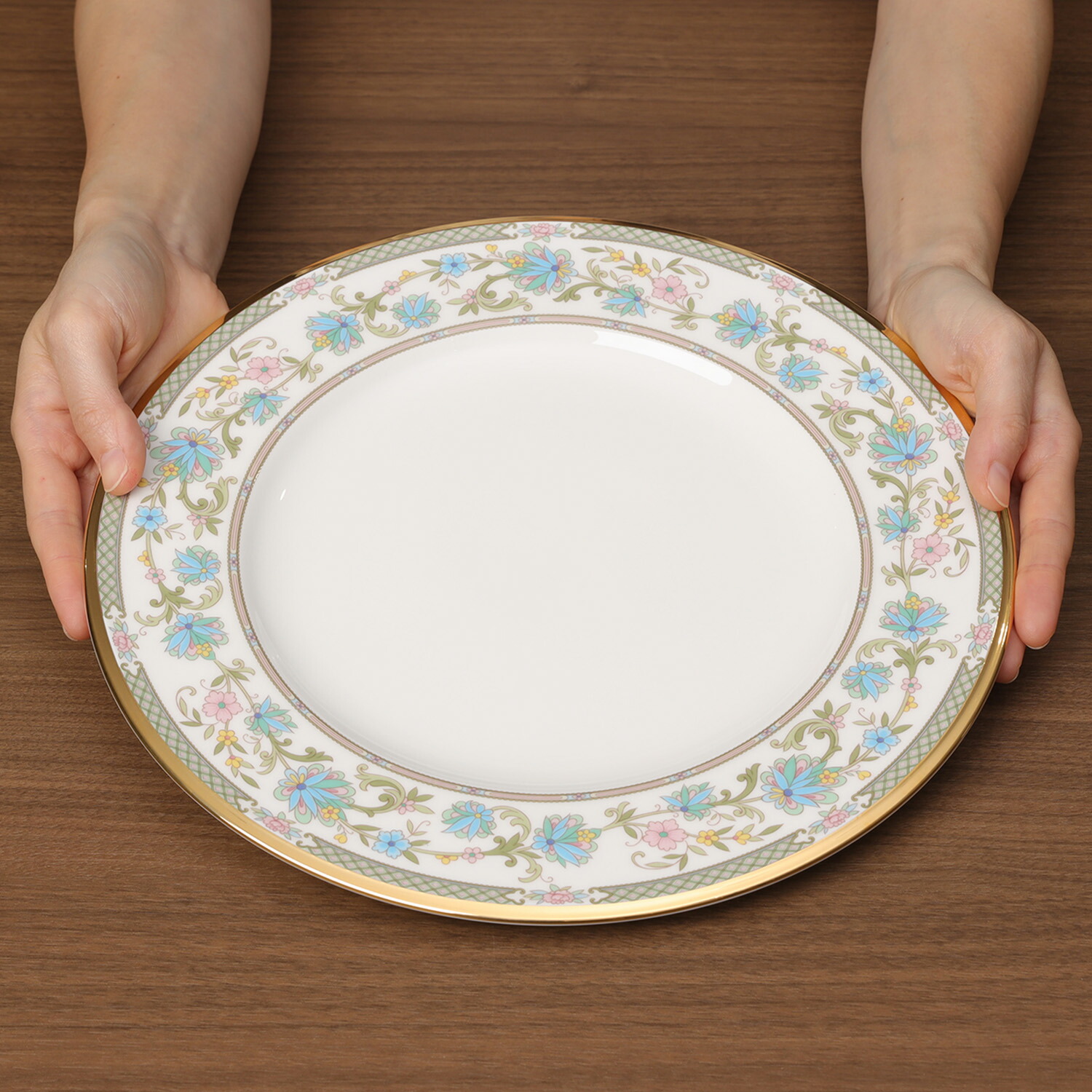 プレミアノリタケ サイン入り鶏文飾皿