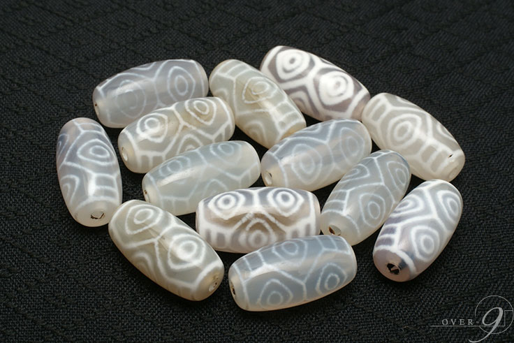 楽天市場】【老玉髄天珠 白 龍眼天珠 約20mm×10mm】【メール便可】天珠