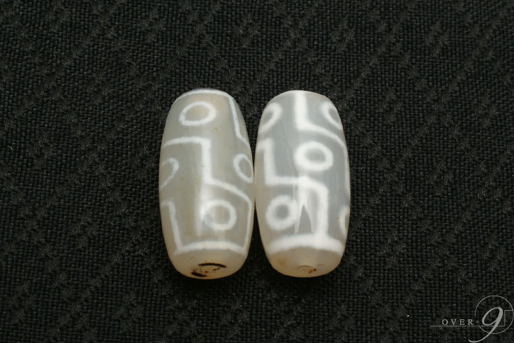 楽天市場】【老玉髄天珠 白 九眼天珠 約20mm×10mm】【メール便可】天珠