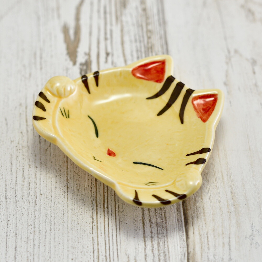 虎の絵柄 陶器の皿 虎の絵柄 陶器の皿 虎の絵柄 陶器