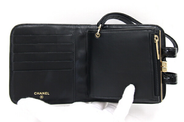 CHANEL 二つ折り財布 ブラック パテントレザー 【公式通販】