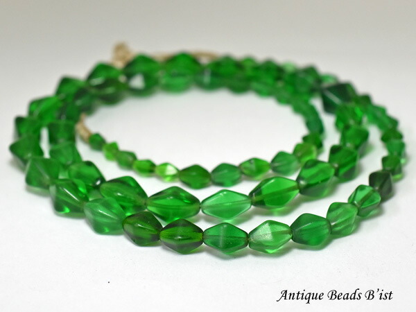 アンティーク 透明緑色の小粒蜜柑玉 ネパール インドパシフィック