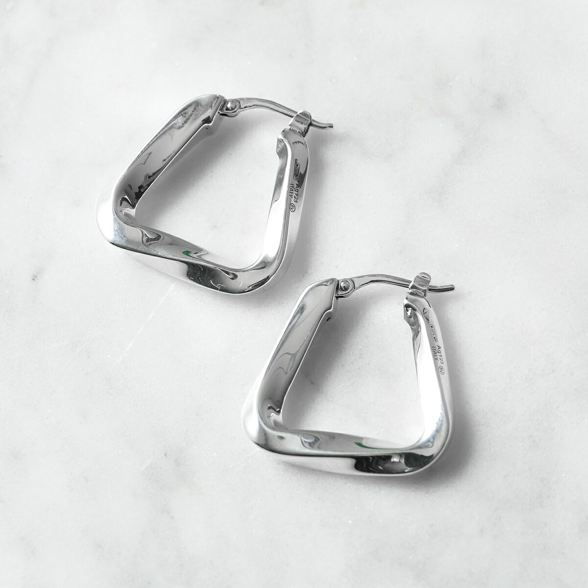 ボッテガヴェネタ ピアス ツイスト レザー フープ スタッド レディース