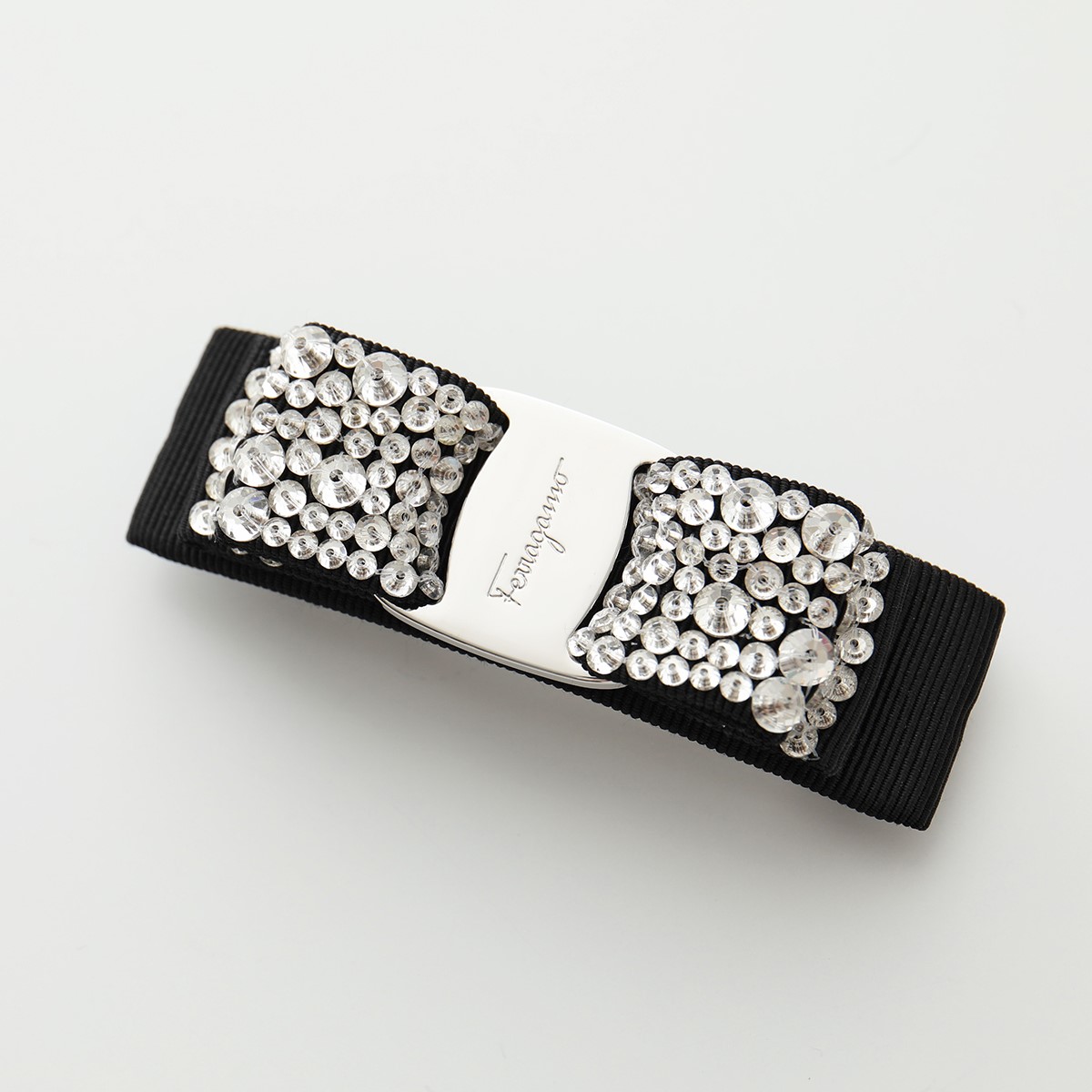 サルヴァトーレフェラガモ ハート型クリスタルストラップ