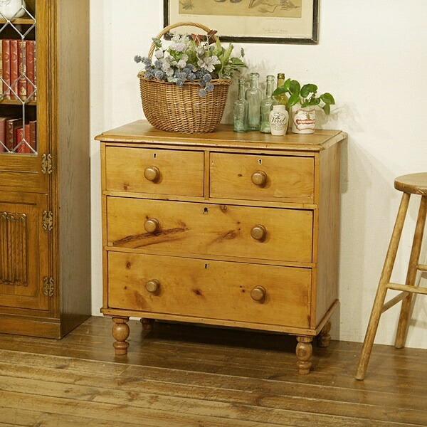 イギリスアンティーク オールドパイン 鍵付きスモールチェスト