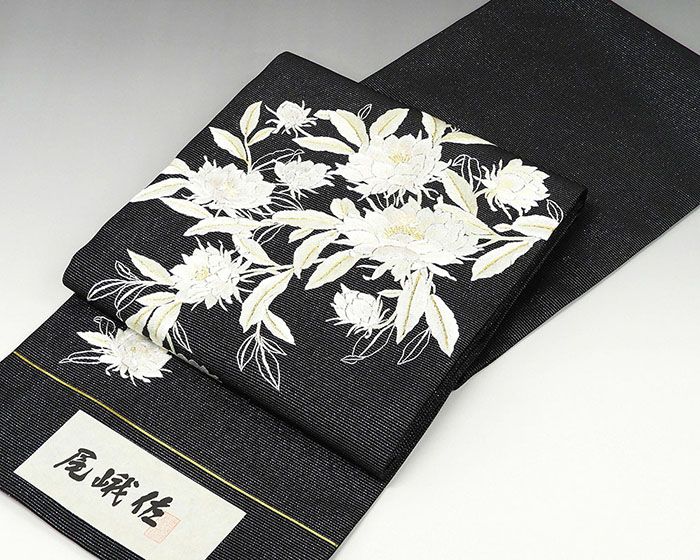 美品 袋帯 オフホワイト 箔糸 流水 牡丹 梅 松 菊 吉祥文様 4m31cm