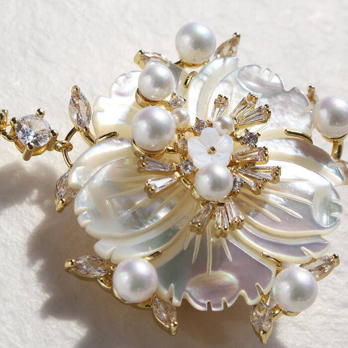 アビステ フランス製花びらモチーフブローチ 楽天市場】 ブローチ