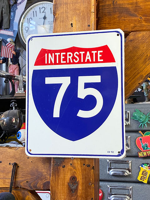 アメリカの工場直輸入の道路標識！アメリカの道路標識 「INTERSTATE