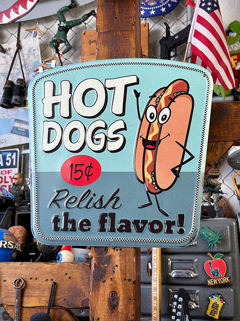 楽天市場】ホットドッグマン エンボスティンサイン （15セント） 看板